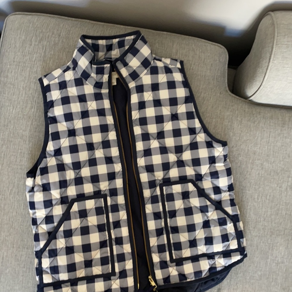 JCREw - NWT gingham blue and white pattern vest with two gold zippers.